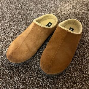 Sorel slippers size 6